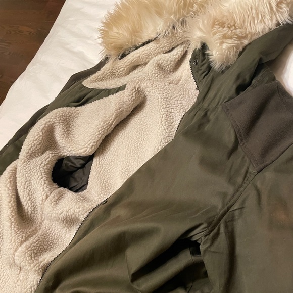 Forever 21 green jacket with white fur hood - Picture 6 of 8